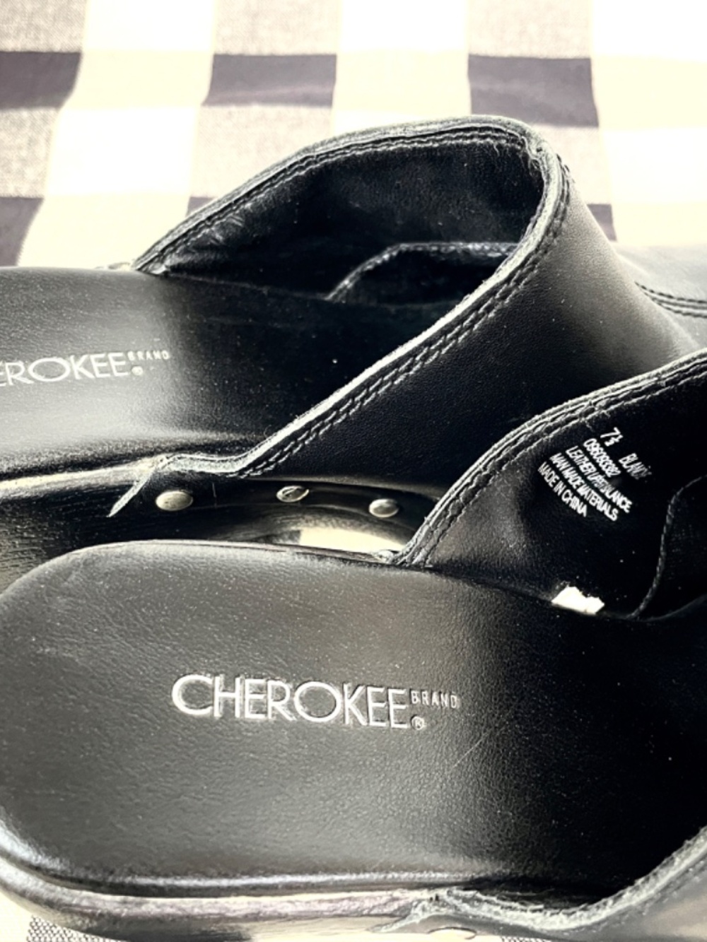 Cherokee VTG Black Leather Studded Platform Clogs, 7.5 Fair Used Condition - Picture 13 of 17